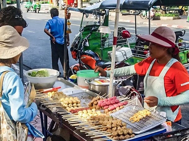 bangkok-quan-tri-via-he:-do-thi-hien-dai-van-co-noi-de-nguoi-ngheo-muu-sinh
