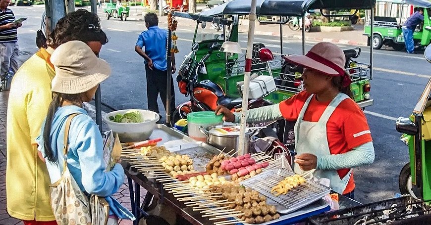 bangkok-quan-tri-via-he:-do-thi-hien-dai-van-co-noi-de-nguoi-ngheo-muu-sinh