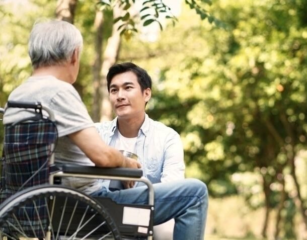 ‘khanh-kiet-sau-khi-ve-nuoc-cham-cha-gia-bi-alzheimer-giai-doan-cuoi’