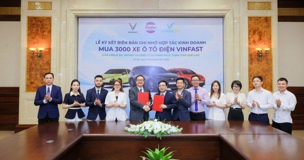 “khach-sop”-o-ha-noi-vua-chot-mua-hang-nghin-xe-dien-vinfast-cua-ty-phu-pham-nhat-vuong