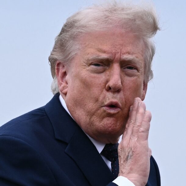 ong-trump-noi-ai-chi-trich-thoa-thuan-voi-iran-la-‘ke-ngu-ngoc’