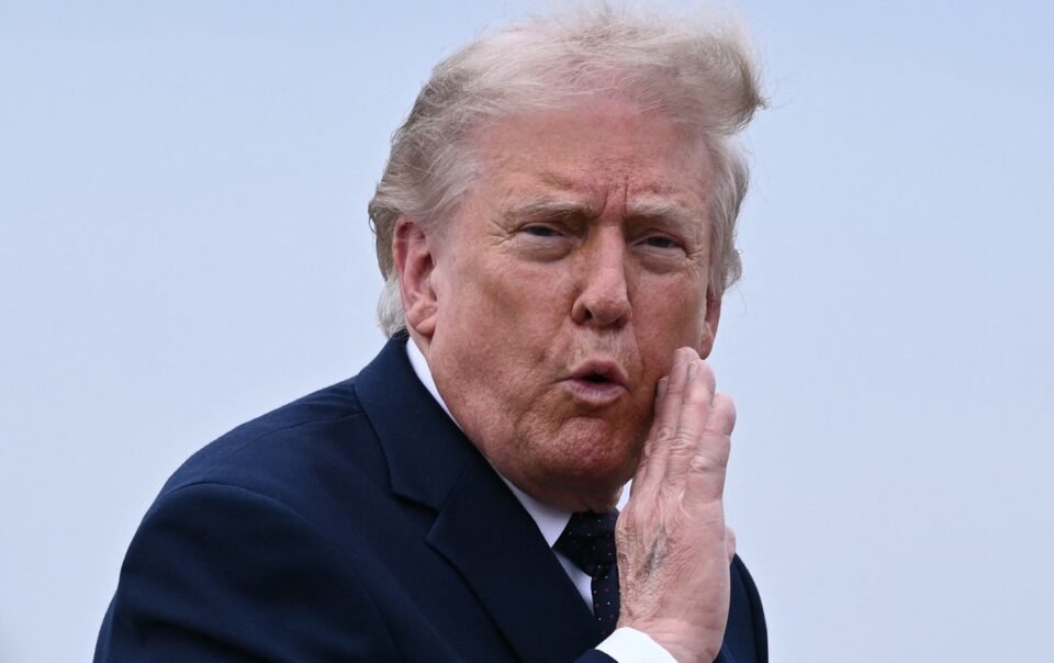 ong-trump-noi-ai-chi-trich-thoa-thuan-voi-iran-la-‘ke-ngu-ngoc’