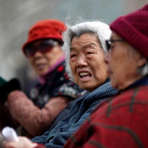 trung-quoc:-hon-100-nguoi-cao-tuoi-bi-lua-1,5-trieu-usd-vi-tro-‘thai-doc-duong-ruot-bang-nuoc-tuong’