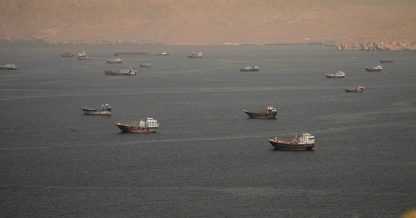 eo-bien-hormuz-van-c&ograve;n-80-qua-thuy-l&ocirc;i-g&acirc;y-&ugrave;n-tac