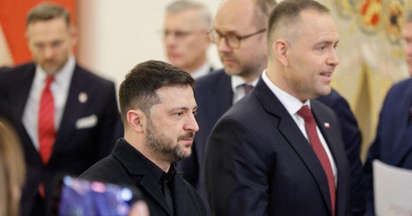 tong-thong-ba-lan-tuoc-hu&acirc;n-chuong-cua-&ocirc;ng-zelensky