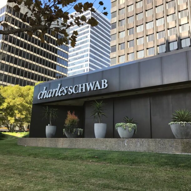 charles-schwab-kham-pha-thi-truong-du-doan-s&p-500-voi-cboe