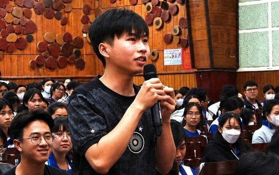 gioi-tre-hoc-cach-tu-bao-ve-truoc-lan-song-sieu-tin-gia