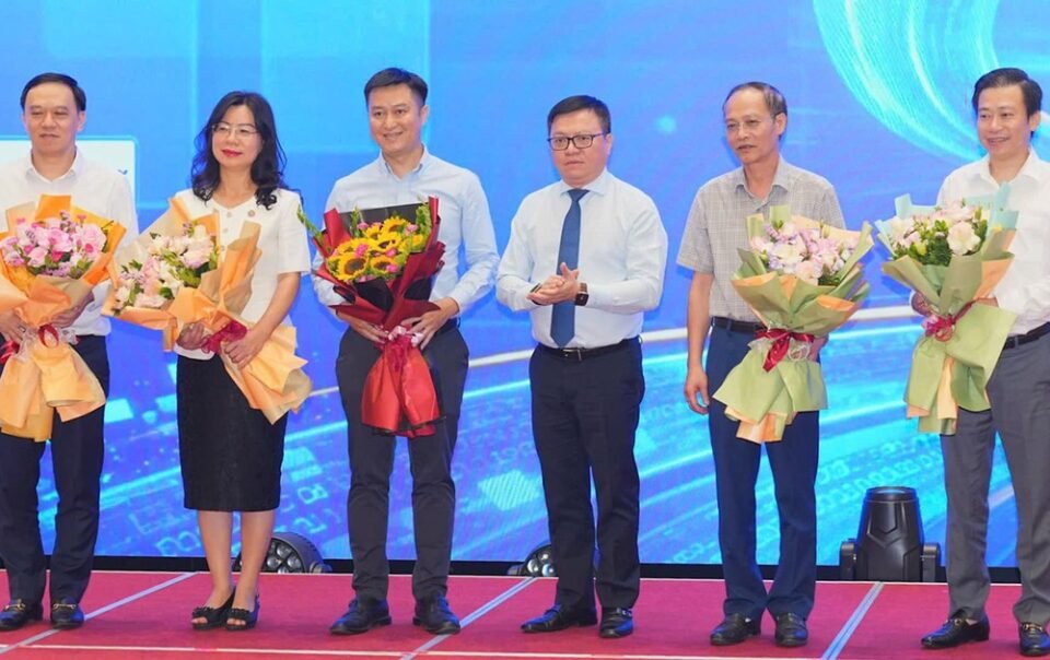 cong-bo-10-quy-tac-su-dung-ai-trong-bao-chi