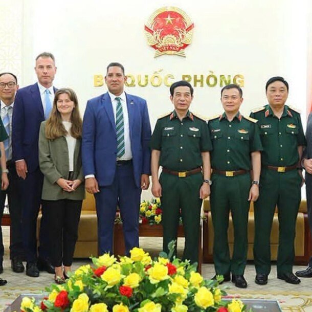 co-gai-thuy-dien-thuc-tap-lam-ngoai-giao-o-ha-noi
