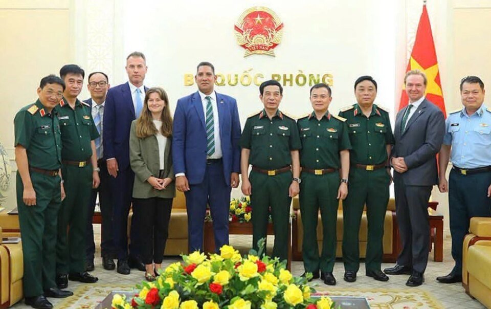co-gai-thuy-dien-thuc-tap-lam-ngoai-giao-o-ha-noi