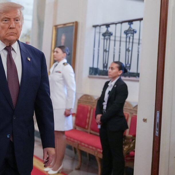 nhung-quyet-dinh-cua-ong-trump-lam-nan-long-phe-cong-hoa