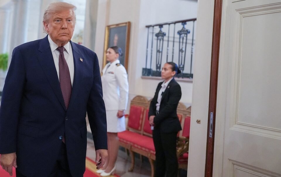 nhung-quyet-dinh-cua-ong-trump-lam-nan-long-phe-cong-hoa