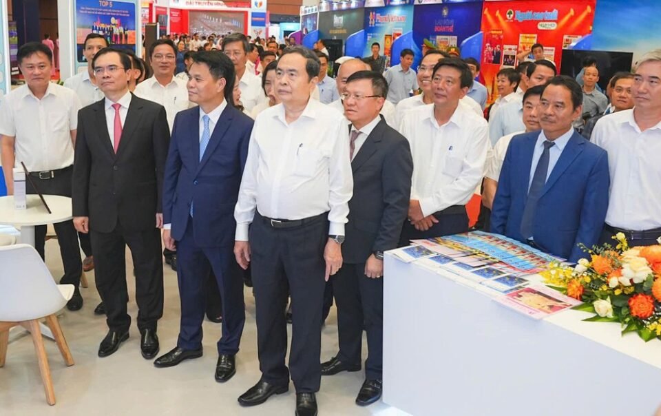chu-tich-quoc-hoi-tran-thanh-man-du-le-trao-giai-bao-chi-quoc-gia-lan-thu-20