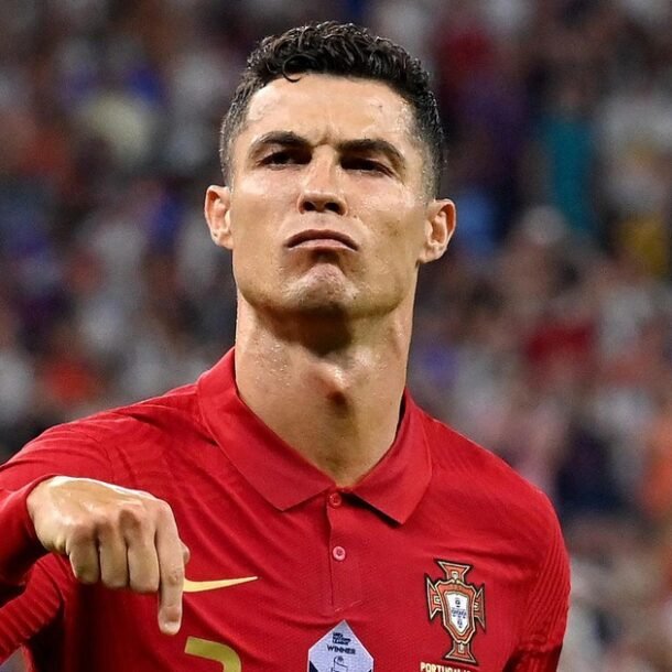 fan-ronaldo-gay-roi,-fifa-ra-tuyen-bo-danh-thep