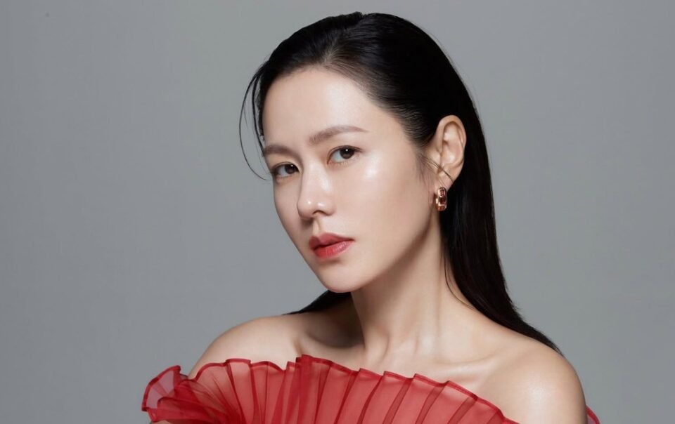 son-ye-jin-va-cam-nang-mac-dep-khien-hyun-bin-me-man