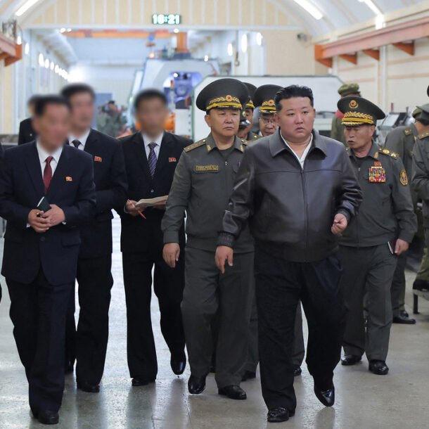 ong-kim-jong-un-tuyen-bo-day-nhanh-toc-do-tang-cuong-suc-manh-quan-su
