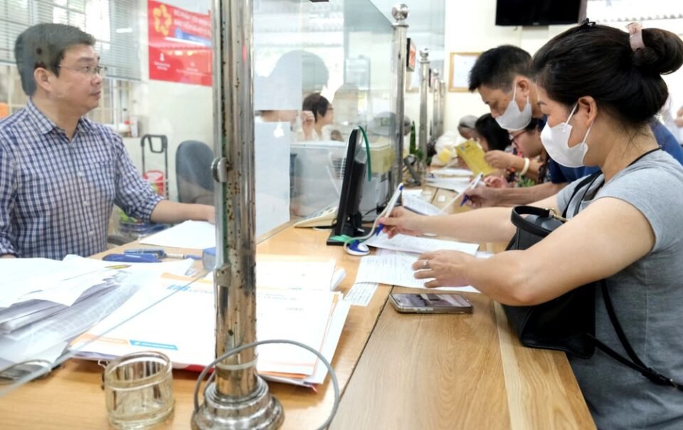 tin-tuc-sang-23-6:-de-xuat-thay-the-can-bo-co-muc-do-hai-long-thap-tai-bo-phan-mot-cua