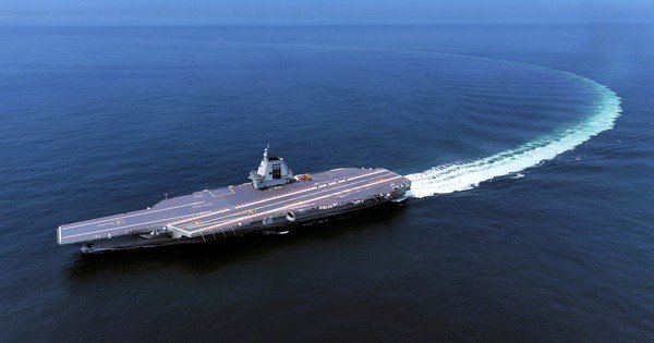 d&agrave;i-bac-tap-tran,-t&agrave;u-s&acirc;n-bay-trung-quoc-di-qua-eo-bien-d&agrave;i-loan