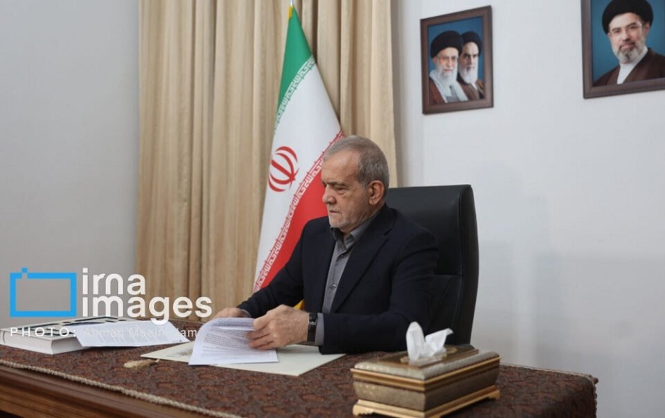 iran-khong-dam-phan-ve-ten-lua-dan-dao,-my-phan-doi-tehran-thu-phi-o-hormuz