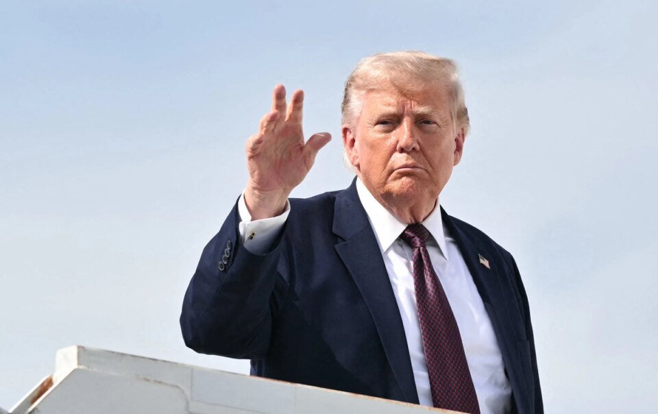 ong-trump:-iran-cam-ket-se-khong-thu-phi-qua-eo-bien-hormuz