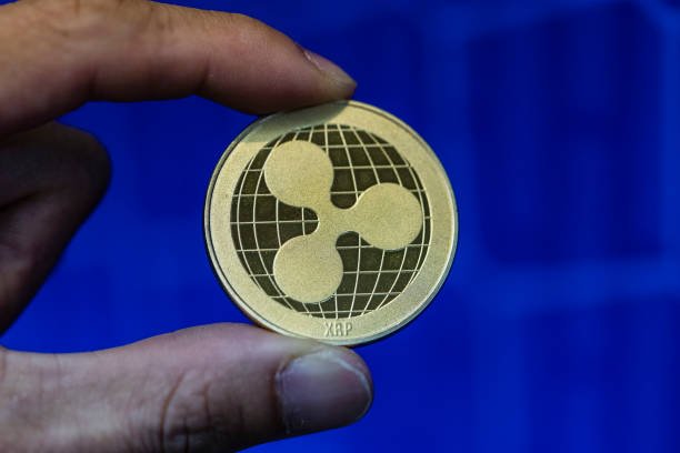 xrp-thu-nghiem-muc-ho-tro-$1-khi-thanh-ly-dai-han-tang-vot-trong-mo-hinh-nem-nhieu-thang