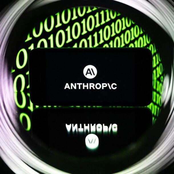 my-bat-ngo-cho-anthropic-mo-lai-ai-mythos-5-sau-hai-tuan-dinh-chi