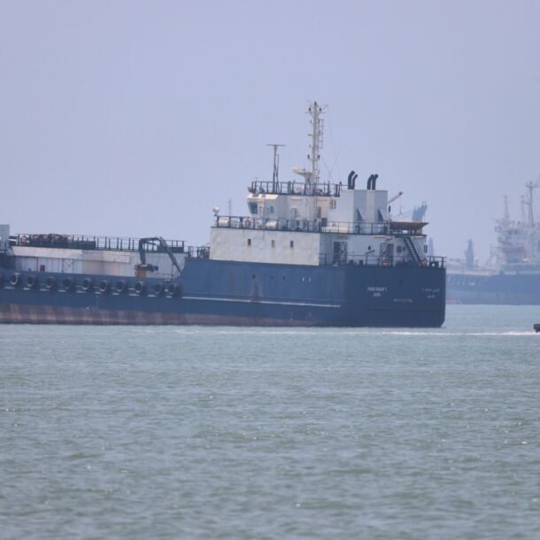 iran-tuyen-bo-se-doc-lap-kiem-soat-eo-bien-hormuz-trong-30-ngay-toi