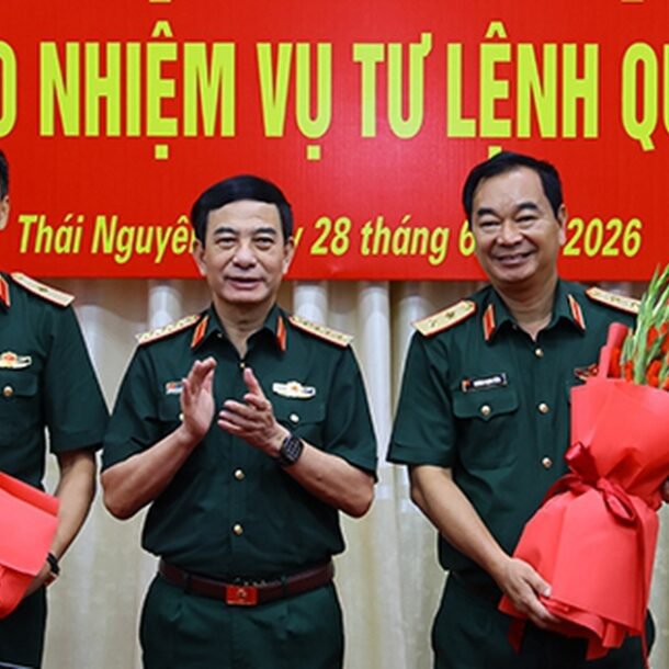 thieu-tuong-tran-xuan-manh-tiep-nhan-nhiem-vu-tu-lenh-quan-khu-1