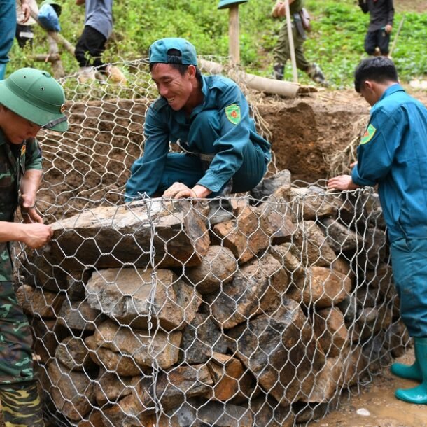 ap-dung-chinh-sach-tinh-gian-bien-che-voi-nguoi-nghi-viec-do-sap-xep-ban-chi-huy-quan-su-xa