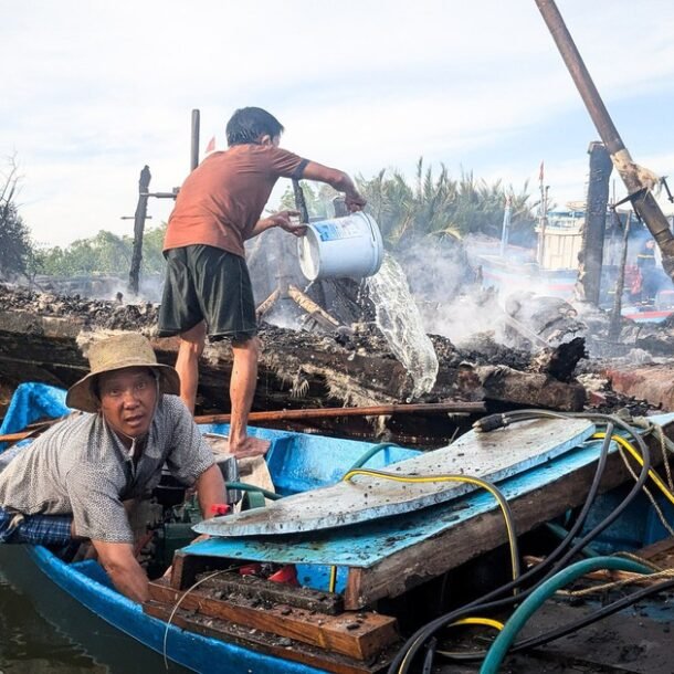 vu-chay-tau-tren-dam-thi-nai:-12-tau-bi-thieu-rui-hoan-toan,-3-tau-chay-sem-phan-mui