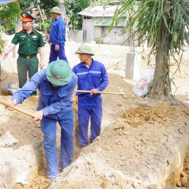 phat-hien-hai-cot-liet-si-cung-vo-dan-ak,-cap-da…-khi-dao-mong-nha