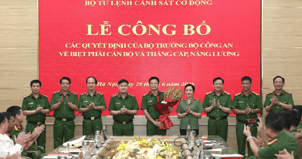 pho-tu-lenh-canh-sat-co-dong-biet-phai-cong-tac-tai-bo-tai-chinh