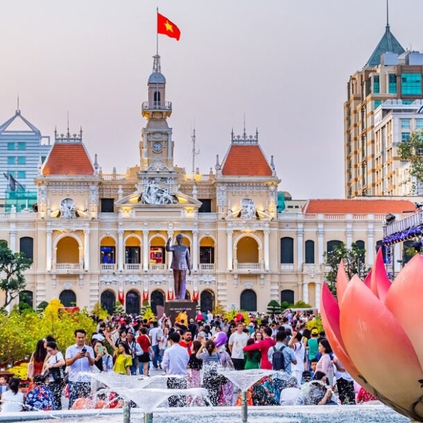 mot-nam-chinh-quyen-hai-cap-o-tp.hcm:-thanh-pho-rong-hon,-can-bo-gan-hon,-viec-dan-nhanh-hon