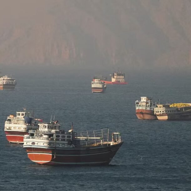 iran-‘nan-gan’-my-o-hormuz,-de-ngo-kha-nang-thu-phi-tau-qua-lai