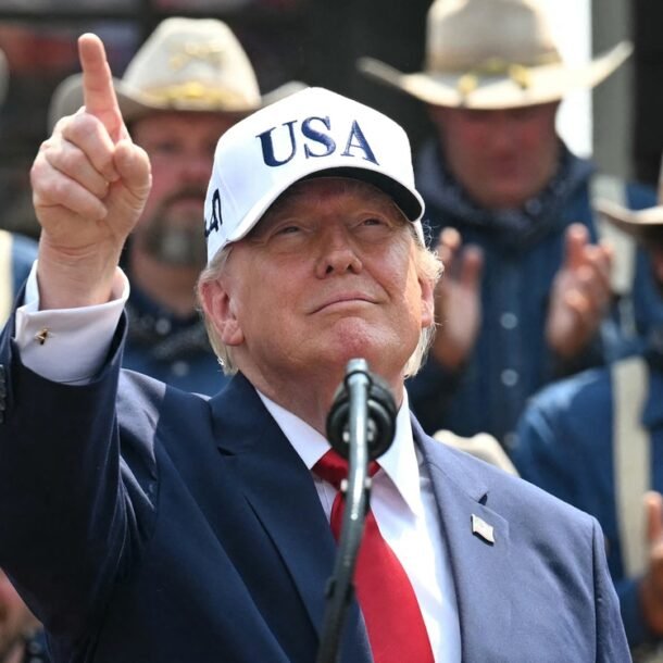 ong-trump-lien-tuc-vi-minh-voi-tong-thong-theodore-roosevelt-–-bieu-tuong-cua-dang-cong-hoa