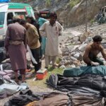 xe-khach-cho-qua-tai-lao-xuong-vuc-o-pakistan,-40-nguoi-thiet-mang