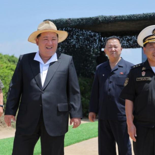 ong-kim-jong-un-giam-sat-thu-nghiem-vu-khi-tren-tau-khu-truc-5.000-tan