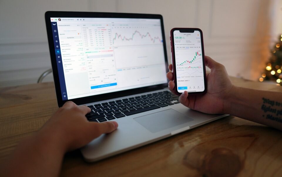 cryptoquant-flag-tien-gui-trao-doi-tang-dot-bien-khi-rui-ro-bien-dong-bitcoin-tang-len