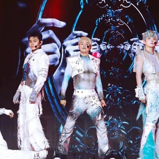 anh-trai-vuot-ngan-chong-gai-xin-loi-khan-gia
