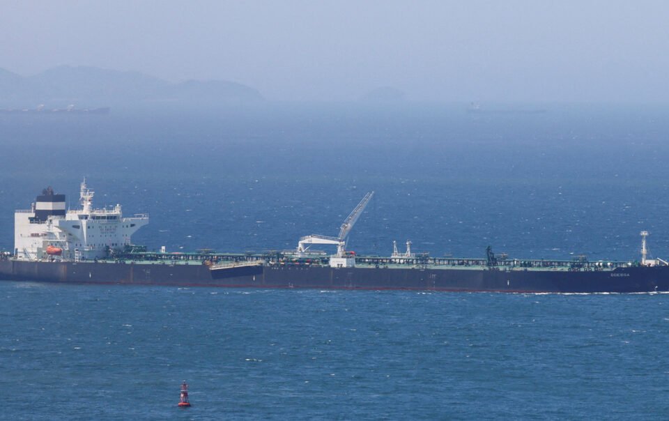 tau-dau-boc-chay-gan-hormuz,-co-the-do-trung-ten-lua-iran