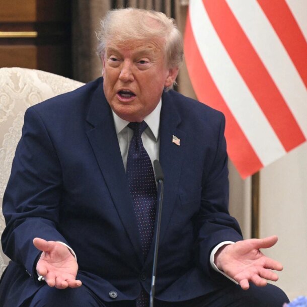 gia-dau-bat-tang,-co-phieu-lao-doc-sau-tuyen-bo-‘tan-vo’-cua-ong-trump