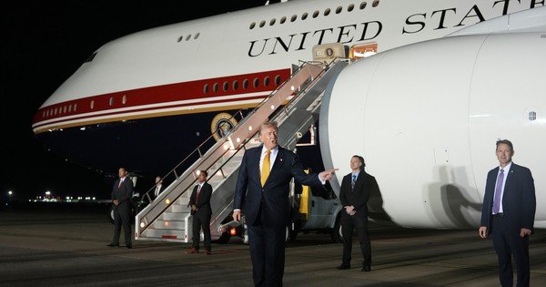 &ocirc;ng-trump-bat-ngo-kh&ocirc;ng-d&ugrave;ng-chuy&ecirc;n-co-qatar-tang-giua-lo-ngai-an-ninh