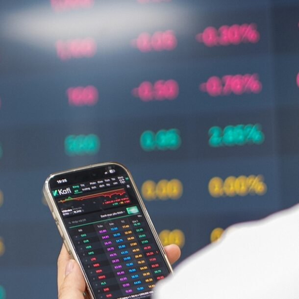 chung-khoan-9-7:-vn-index-kho-vuot-len-tren-1.855-diem?
