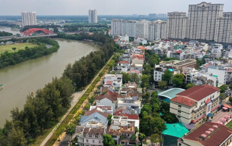 binh-hung-ra-mat-mo-hinh-‘ap-so-–-chung-cu-so’,-dung-camera-giam-sat-xu-ly-vi-pham-moi-truong