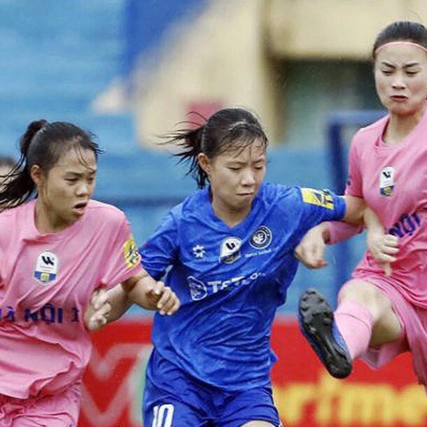 ha-noi-i-va-thai-nguyen-t&t-cam-chan-nhau-trong-cuoc-dua-vo-dich