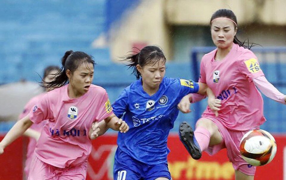 ha-noi-i-va-thai-nguyen-t&t-cam-chan-nhau-trong-cuoc-dua-vo-dich