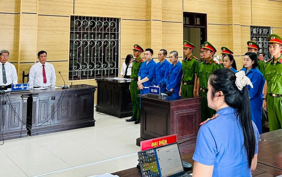 phat-tu-nhom-dua-nguoi-duoi-16-tuoi-sang-cong-ty-lua-dao-o-campuchia-de-kiem-hoa-hong