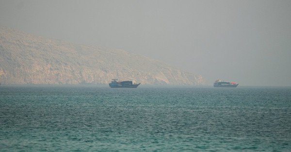 my-áp-lenh-cam-van-moi,-ra-yêu-cau-voi-iran-ve-eo-bien-hormuz