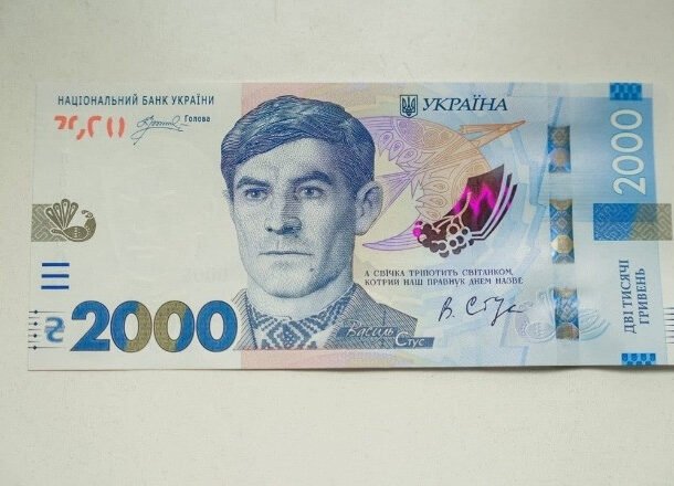 ukraine-ra-mat-to-tien-co-menh-gia-lon-nhat-tu-truoc-toi-nay
