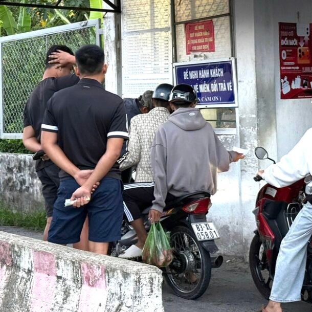 qua-pha-dai-ngai,-tai-sao-phai-bat-tai-xe-xuong-xe-loi-bo-mua-ve?